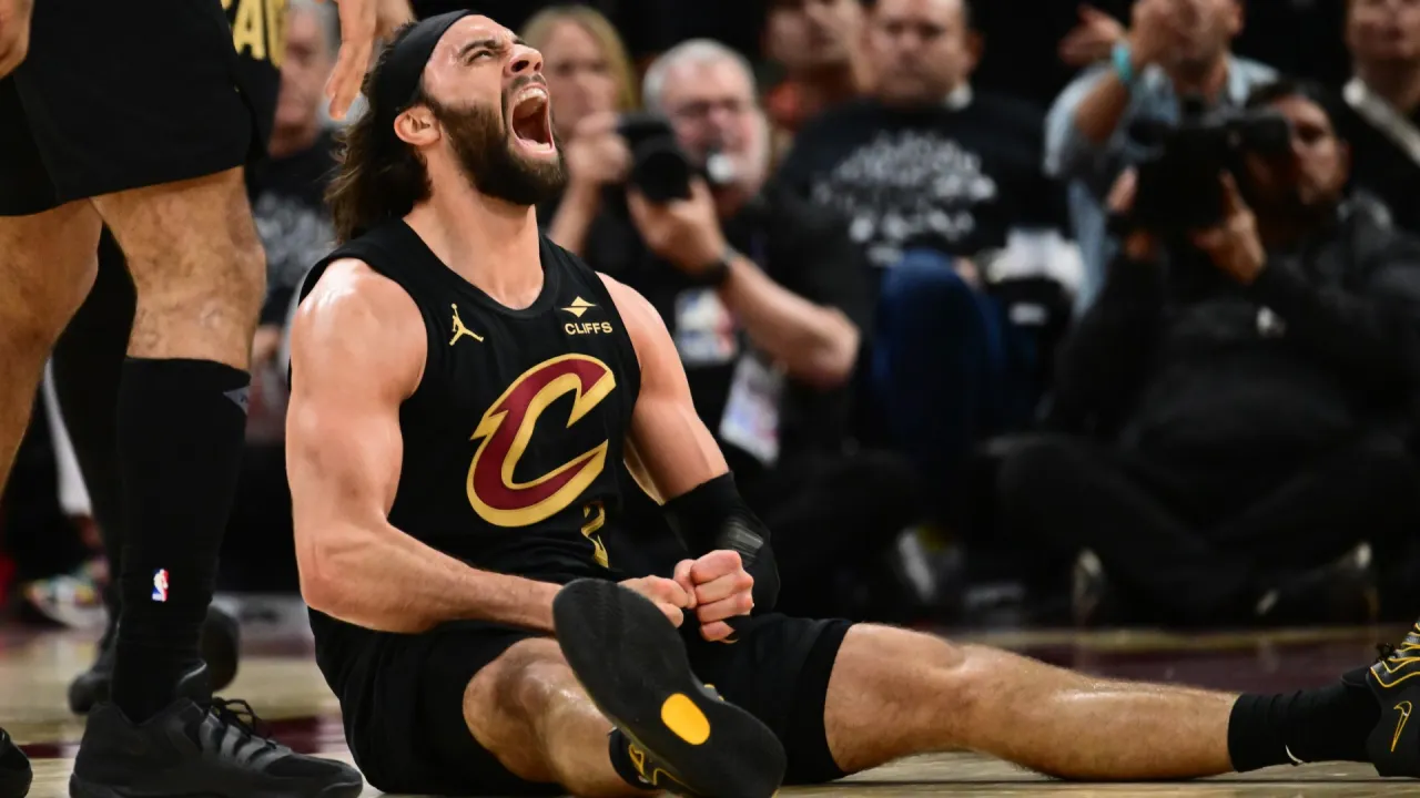 Max Strus reveals why being a shooter is not enough to maintain a role in the NBA image