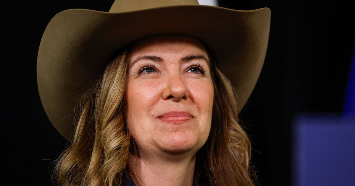 Smith shopping out 34 major projects at Canada Investment Summit