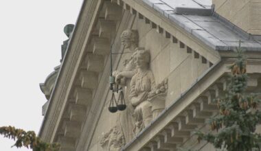 Winnipeg couple sues city, allege police raided wrong condo