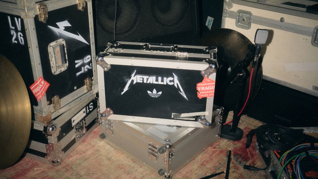 ORIG_FW26_BC052_METALLICAXOG_STENCIL_0359_1920X1080