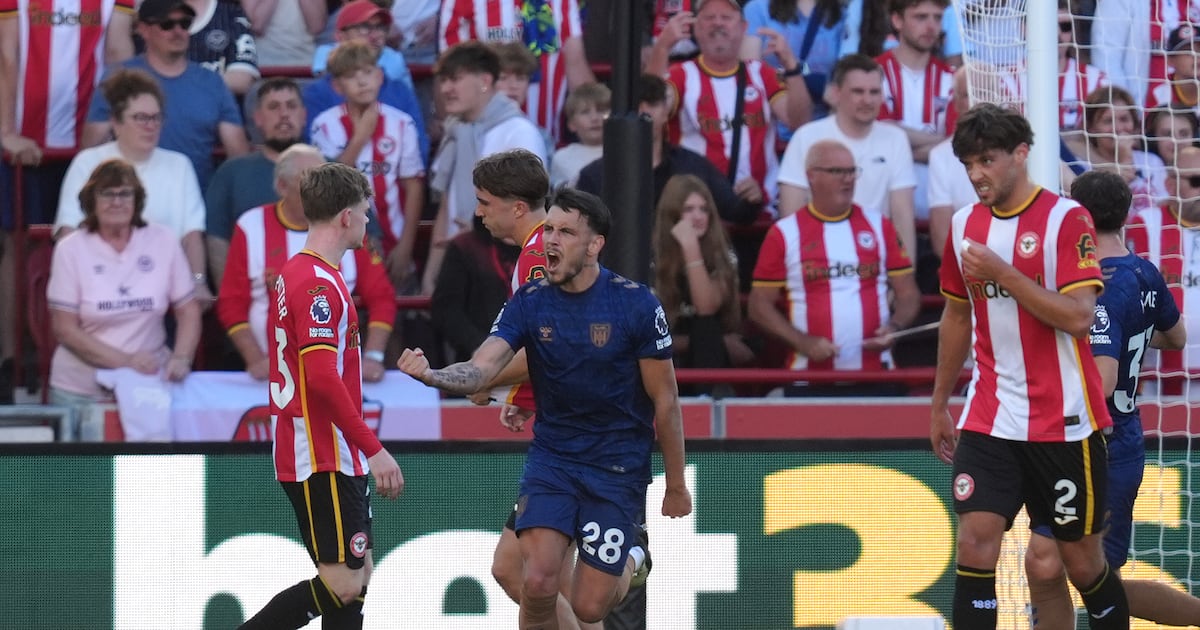 Enzo Le Fée scores late penalty for Sunderland in lively 1-1 draw with Brentford