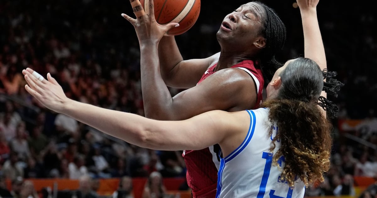 Gritty late surge lifts US past Italy in tough World Cup test