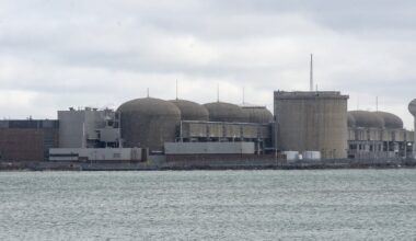 Pickering nuclear reactors start coming off-line