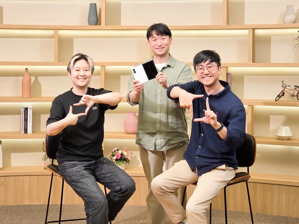 (From left) Sohee Hong, Sunghwan Kim, and Hwangpil Park