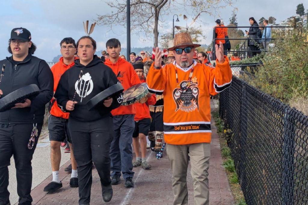 Hundreds mark National Truth and Reconciliation Day in White Rock