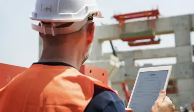Siderise-inspection-app-man-on-site-inspection-report.webp