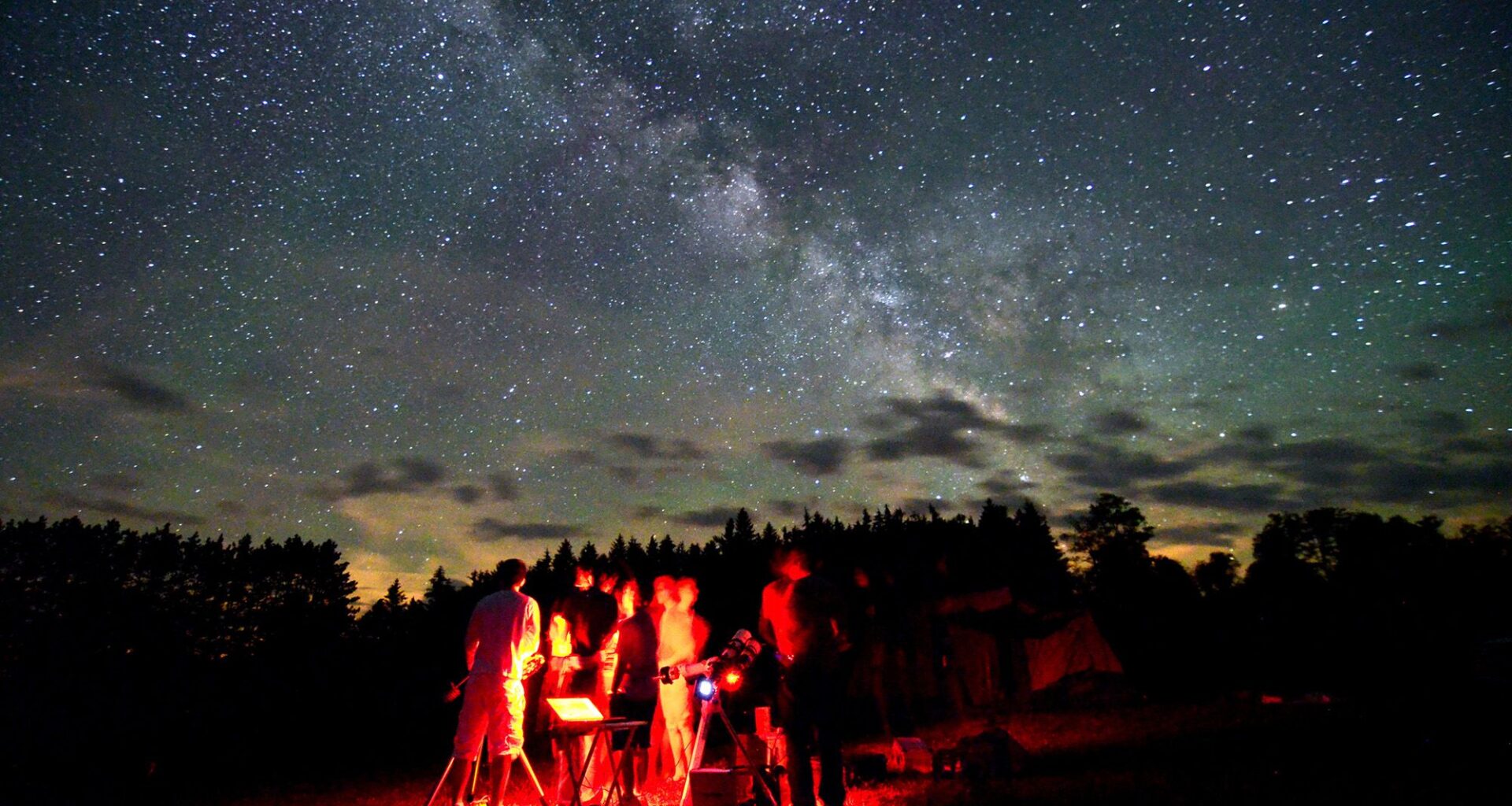 A Harvest Moon with 5 planets on the side: September is the best month for stargazing, ‪and this year is extra special