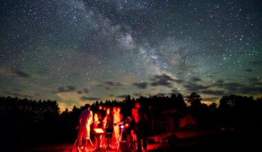 A Harvest Moon with 5 planets on the side: September is the best month for stargazing, ‪and this year is extra special