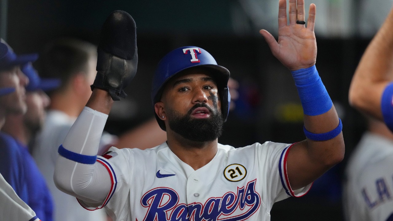 AL wild-card roundup: Rangers overtake Blue Jays, Guardians pull away