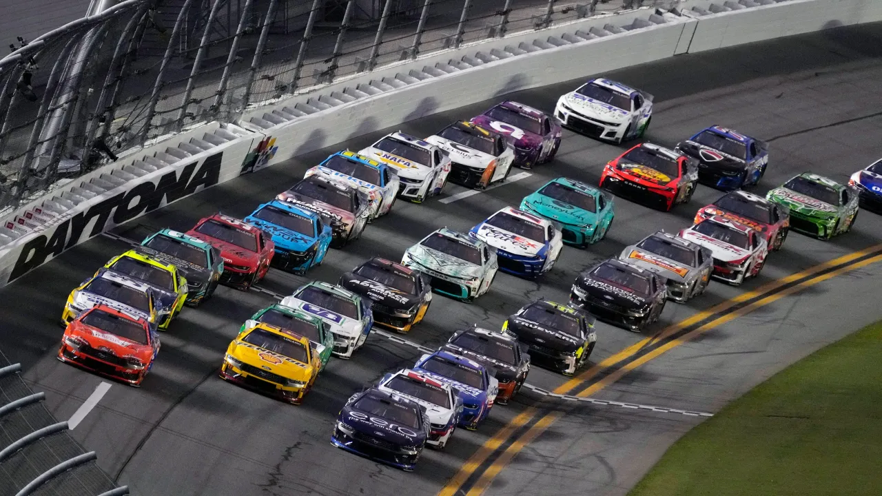 What channel is NASCAR on today? TV schedule, start time, live stream to watch 2026 Bristol night race image