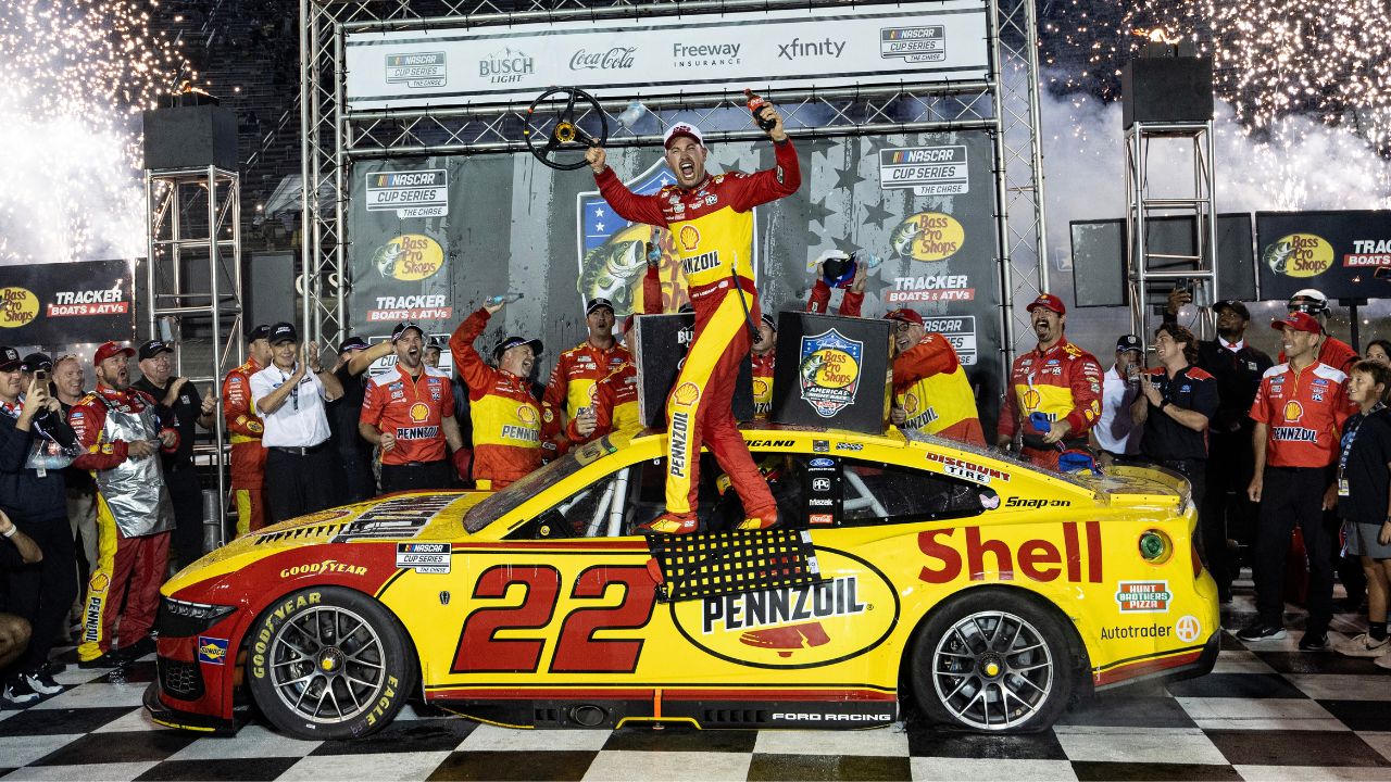 Larson, Logano gaining in NASCAR Chase, pressure mounting on Blaney