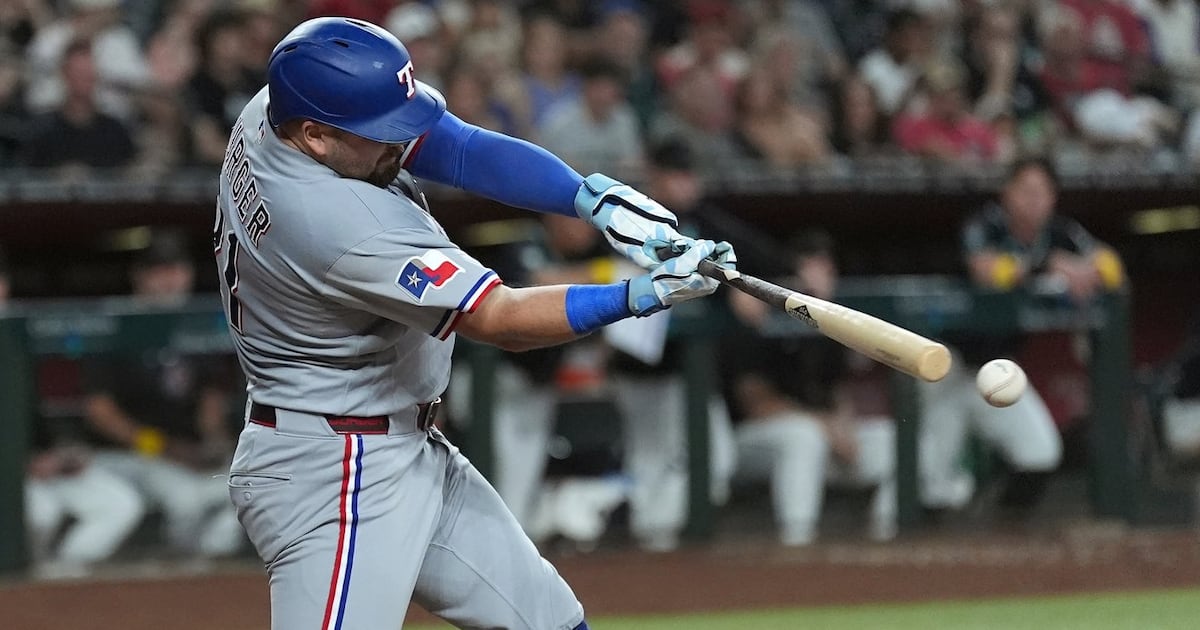 Texas Rangers use a 6-run 5th inning to beat Arizona Diamondbacks, stay in AL playoff race