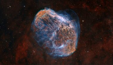 Astrophotographer captures jaw-dropping view of the Crescent Nebula