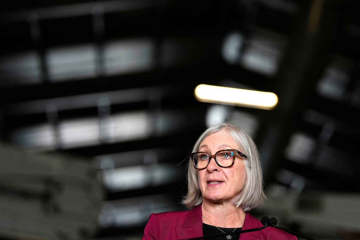 Ottawa will not interfere with workers’ right to strike, Hajdu says