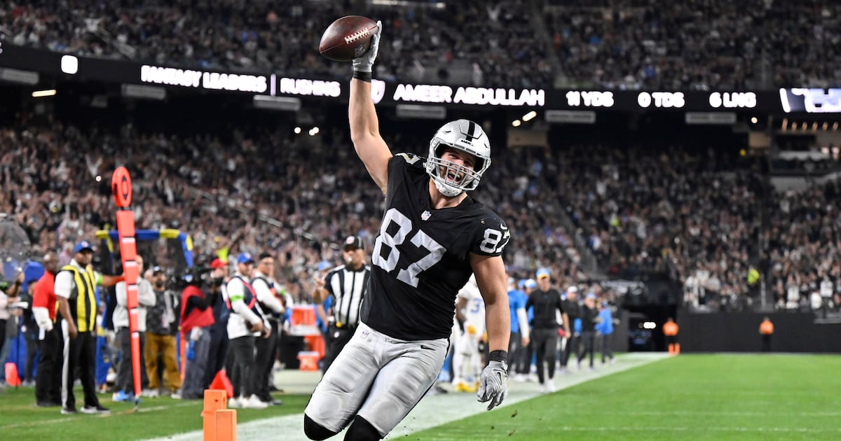 Las Vegas Raiders TE Michael Mayer gets 3-year, $45M extension, sources say