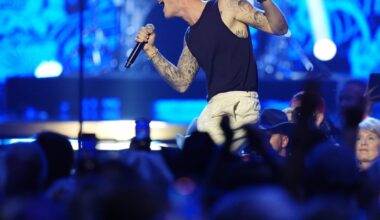 Cameron Whitcomb wins entertainer of the year at CCMA Awards - ctvnews.ca