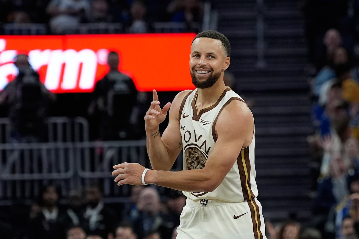Curry, Warriors agree to two-year contract extension worth $116-million, AP source says