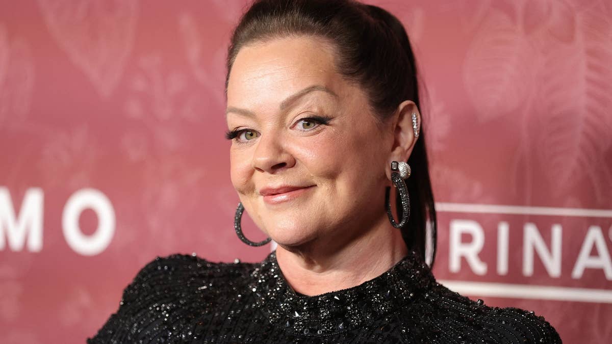 Melissa McCarthy showcases her 95lbs weight loss in glamorous red carpet appearance