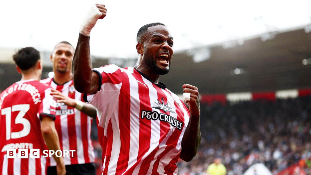 Cyle Larin celebrates after scoring for Southampton