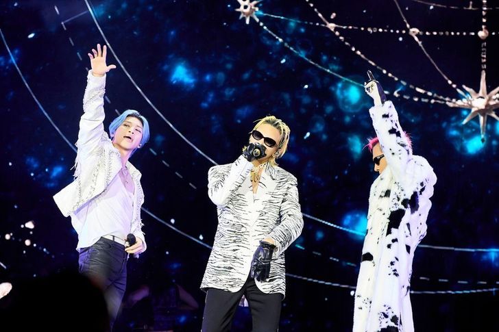 K-pop group BIGBANG performs at Tottenham Hotspur Stadium in London, Saturday. Courtesy of YG Entertainment