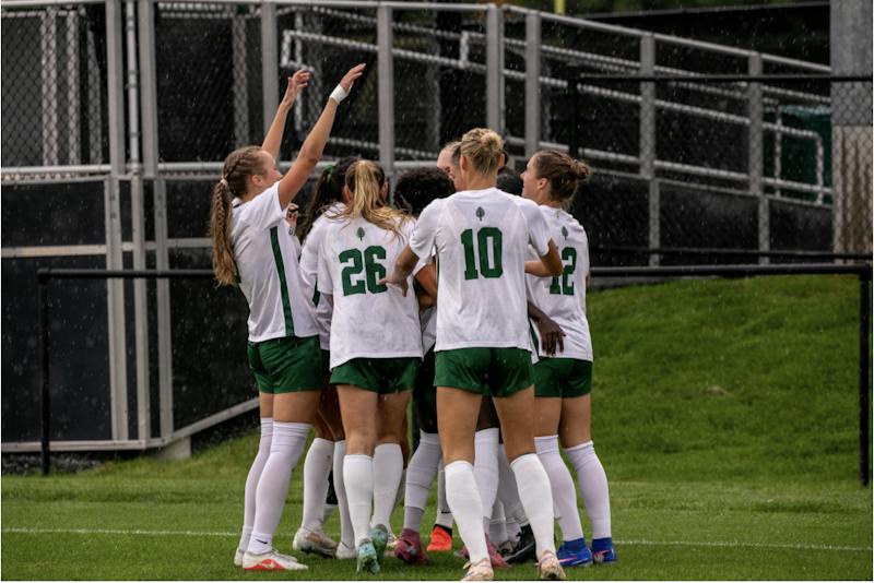 Women’s soccer opens Ivy League play with 4-0 win over Penn