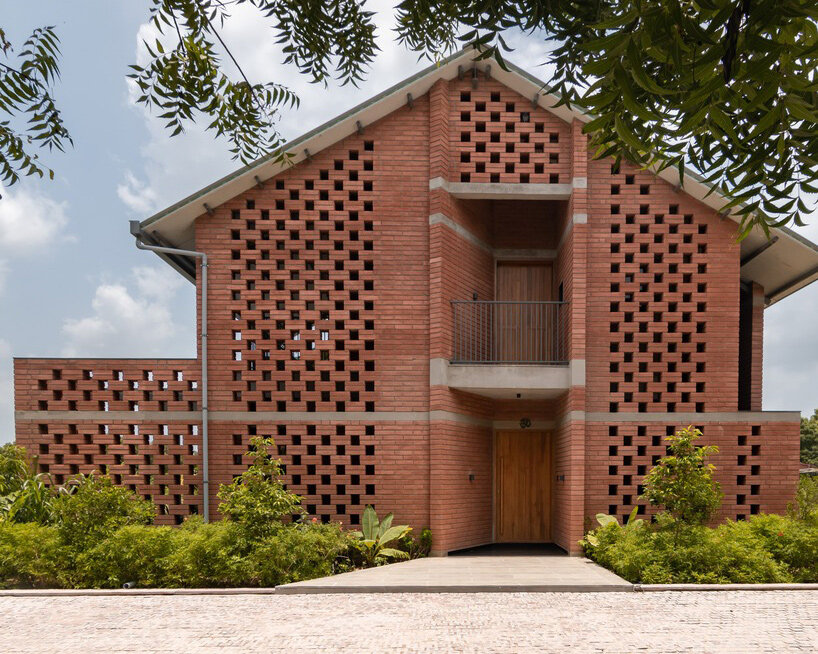 when the power goes out, how can the architecture keep a house cool? - 1