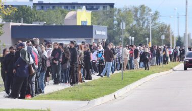 Hundreds of job-seekers line up for gig at new Windsor Costco