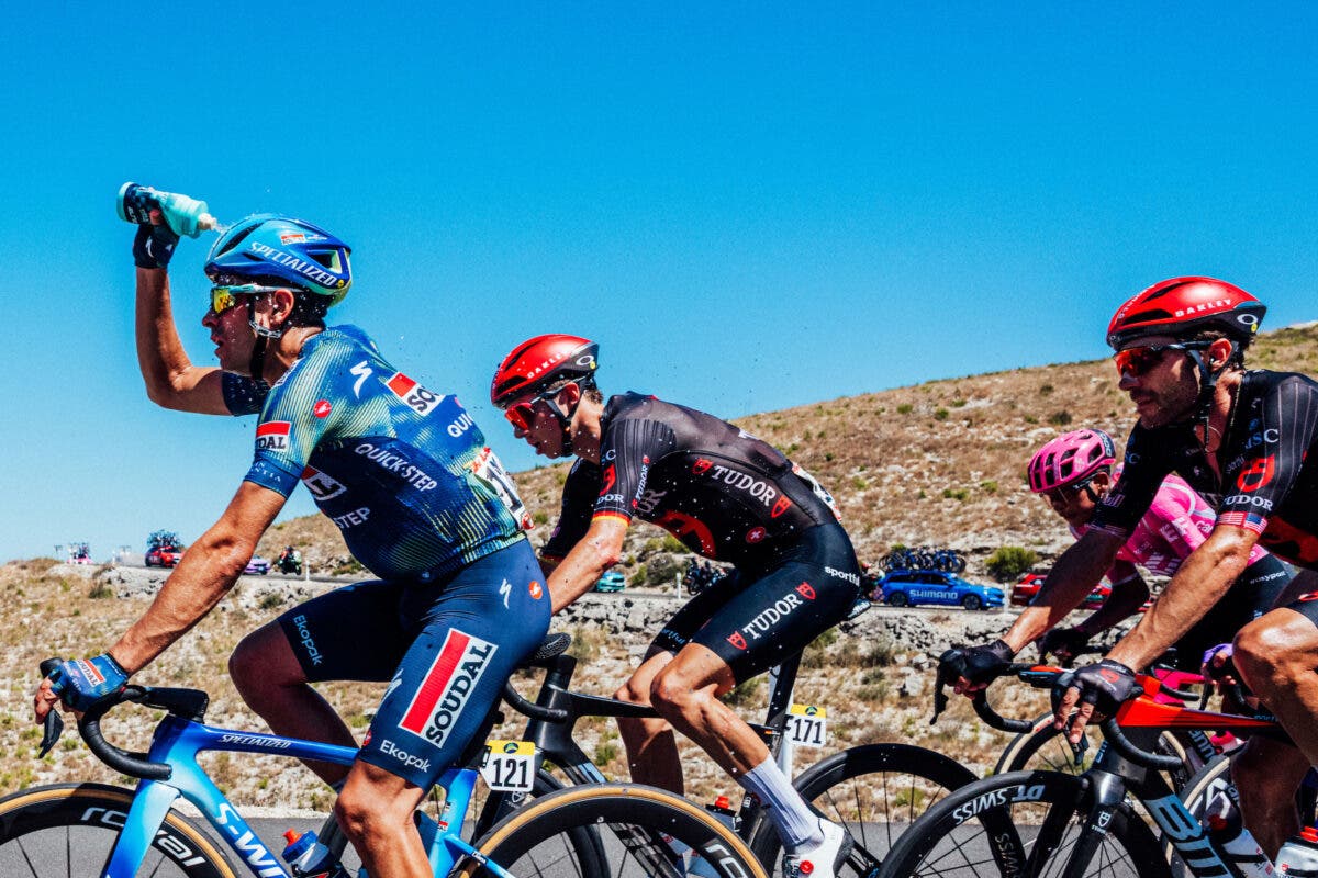 The peloton cooked as temperatures nudged up to 40 degrees C in the back-half of hte Vuelta a España.