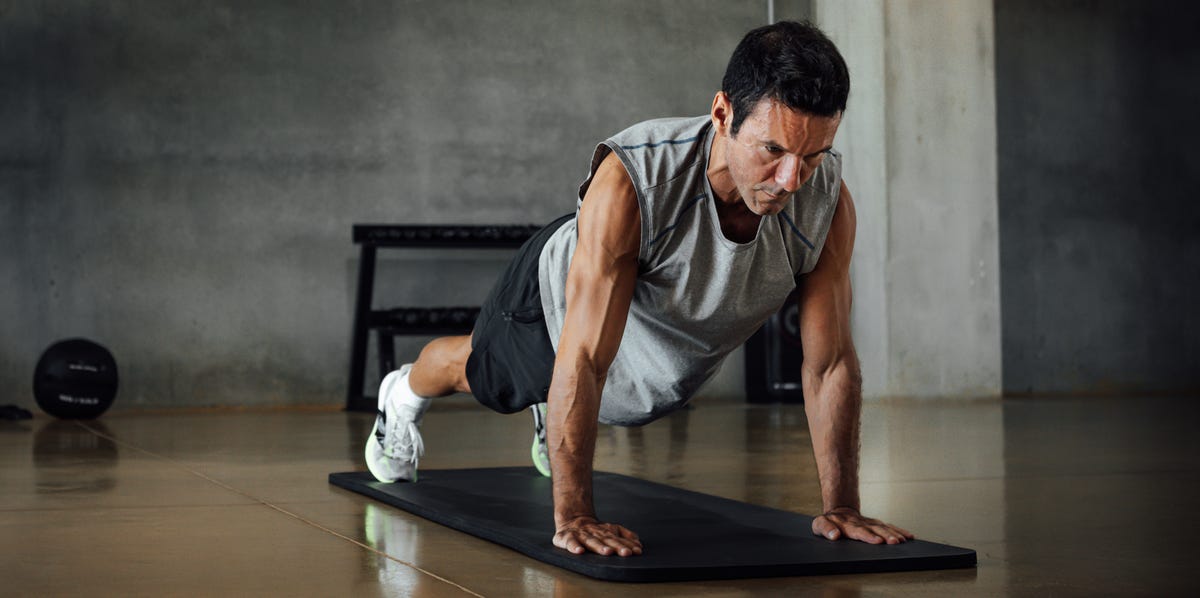 These 5 Basic Fitness Tests Separate Fit Men Over 40 from Everyone Else – See Where You Stand