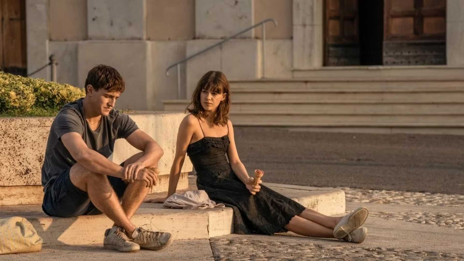 Paul Mescal and Daisy Edgar Jones in Normal People