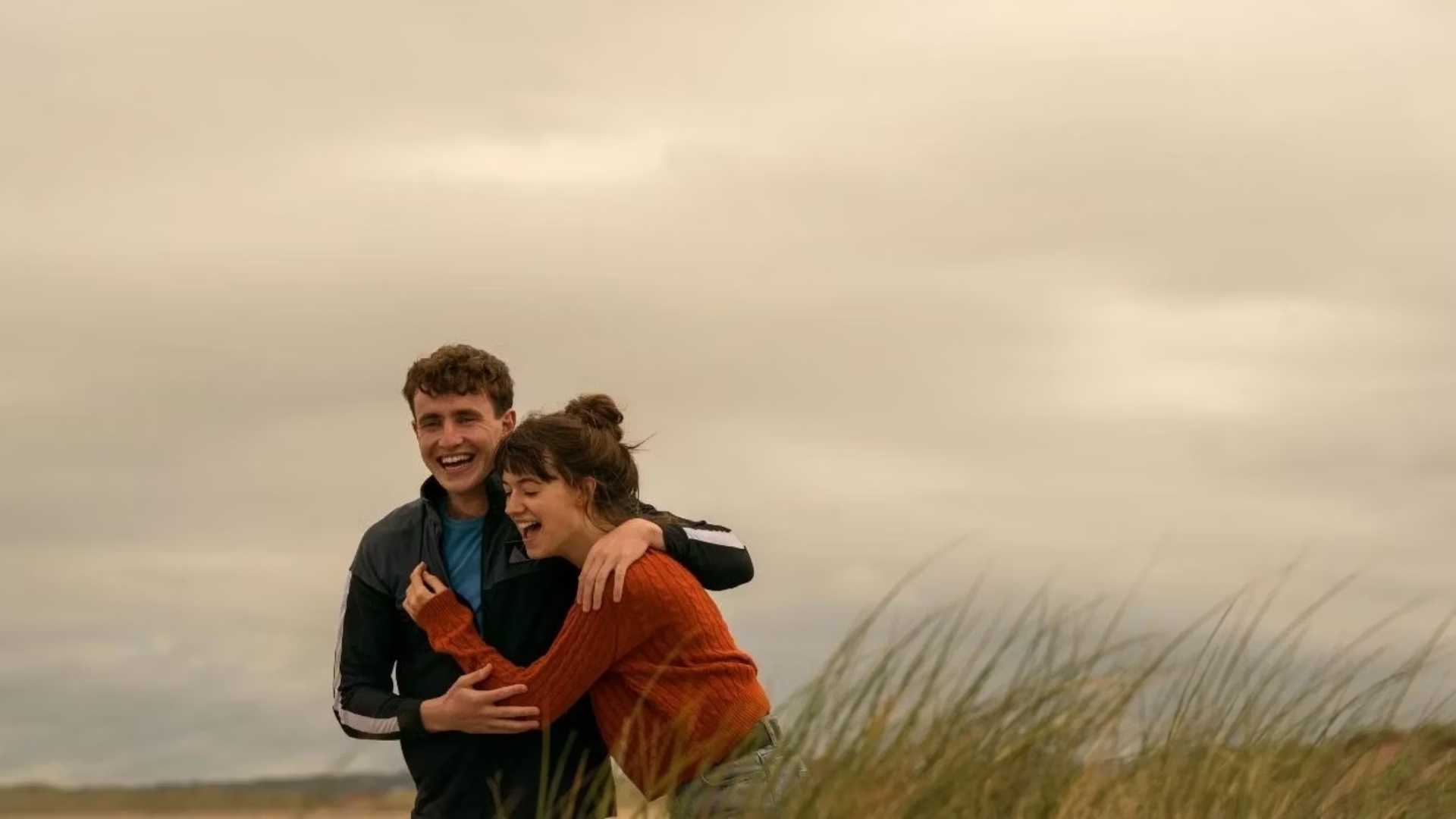 Daisy Edgar-Jones and Paul Mescal in Normal People 
