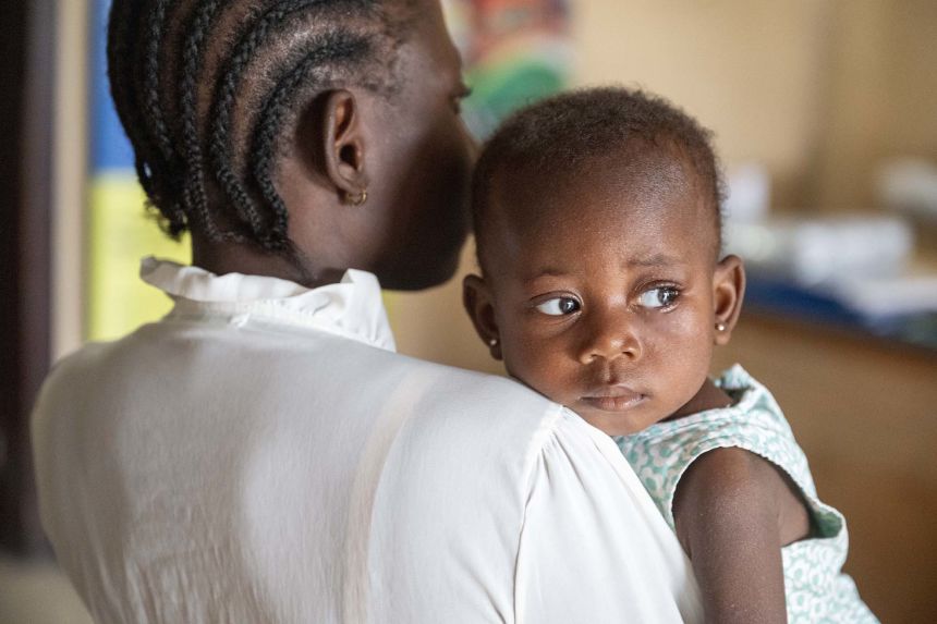 A woman living with HIV brings her baby to an antenatal clinic at Okrika Zonal Hospital in Rivers State, Nigeria. Through prevention of mother-to-child transmission, her daughter has tested negative for HIV.