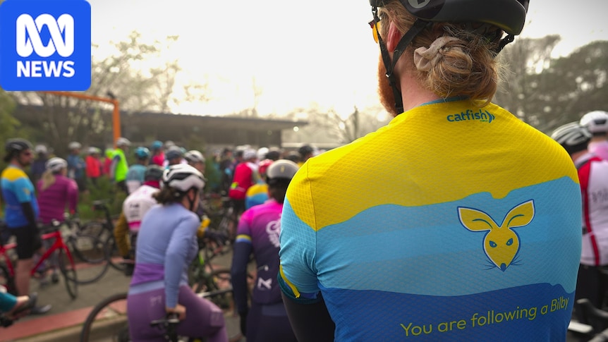 Hundreds of Canberra cyclists ride in memory of double fatal crash victims
