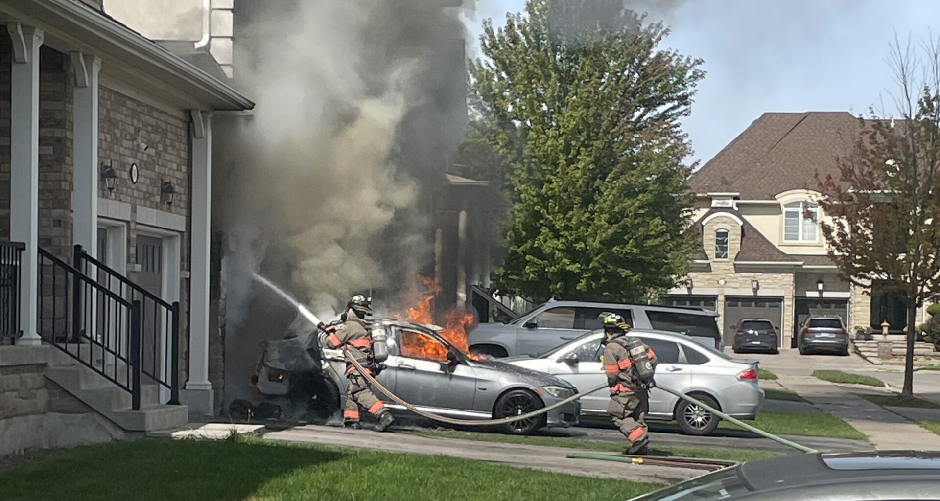 Crews douse vehicle fire at Brampton home