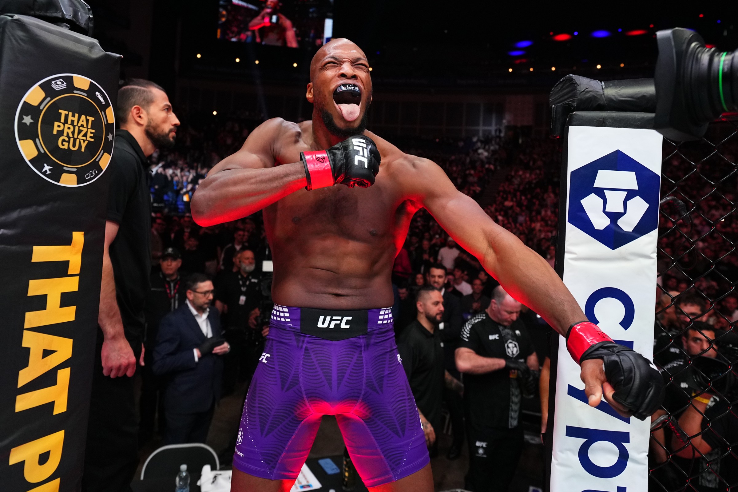 MVP gets a fellow rangy striker at UFC Paris.