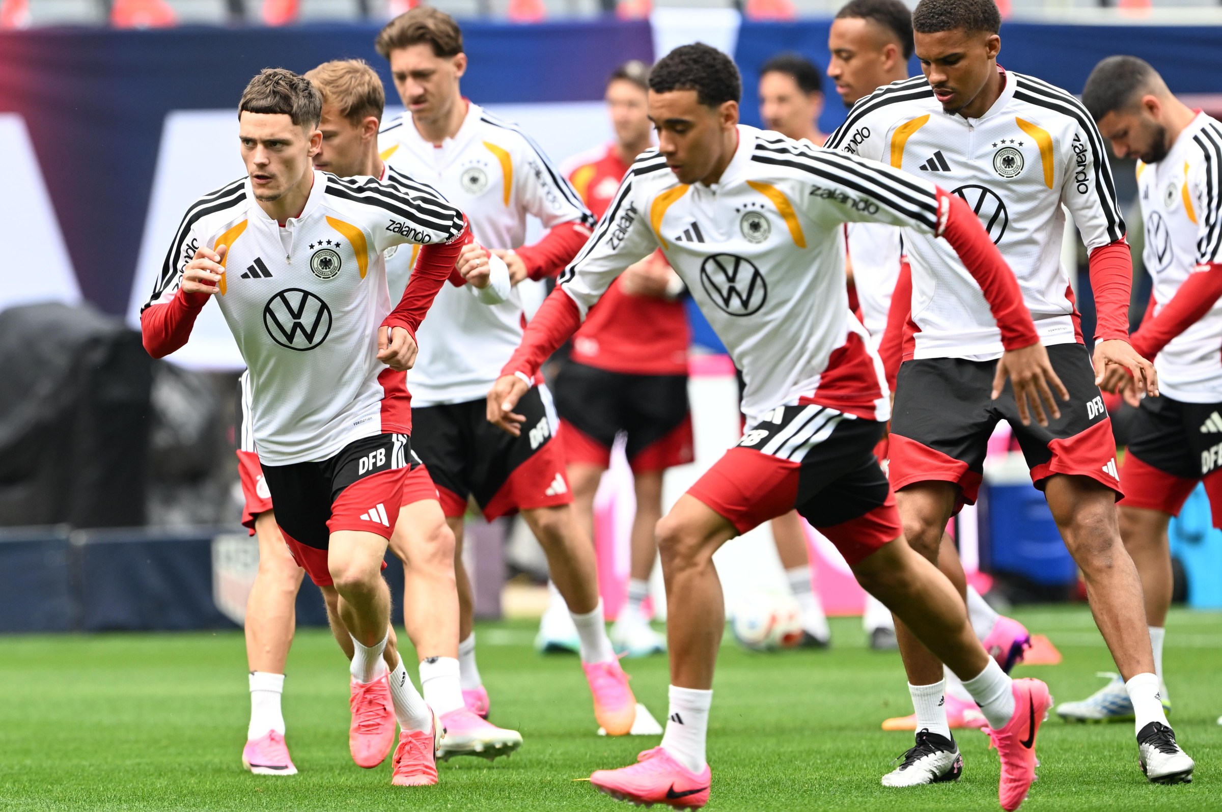 05 June 2026, USA, Chicago: Soccer: World Cup 2026, Germany national team, before the World Cup test match against the USA, preparation Chicago, Florian Wirtz and Jamal Musiala (r) in training. Photo: Federico Gambarini/dpa (Photo by Federico Gambarini/picture alliance via Getty Images)