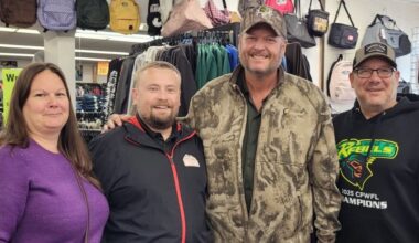Blake Shelton visits Rocky Mountain House
