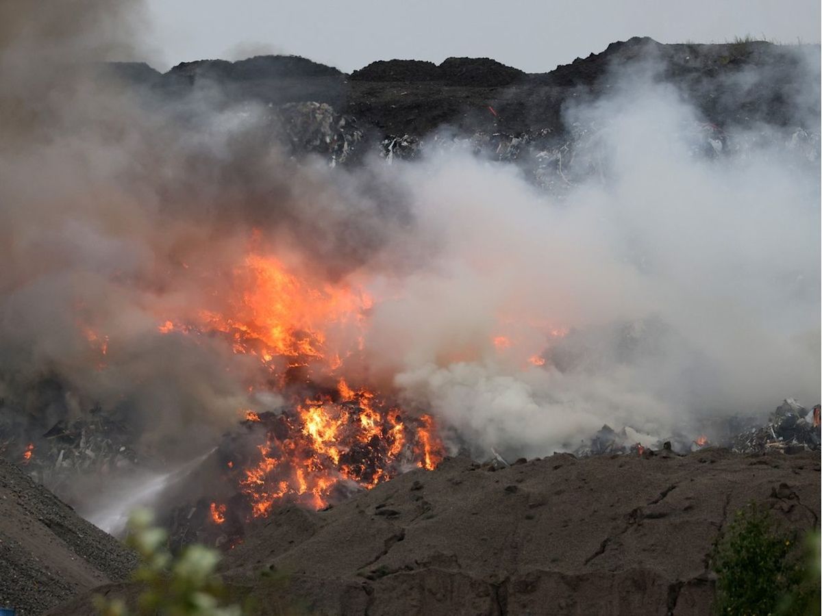 Calgary officials push province for air quality testing results of Ecco Recycling landfill fire