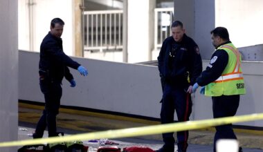 Calgary police investigate stabbing in downtown parkade