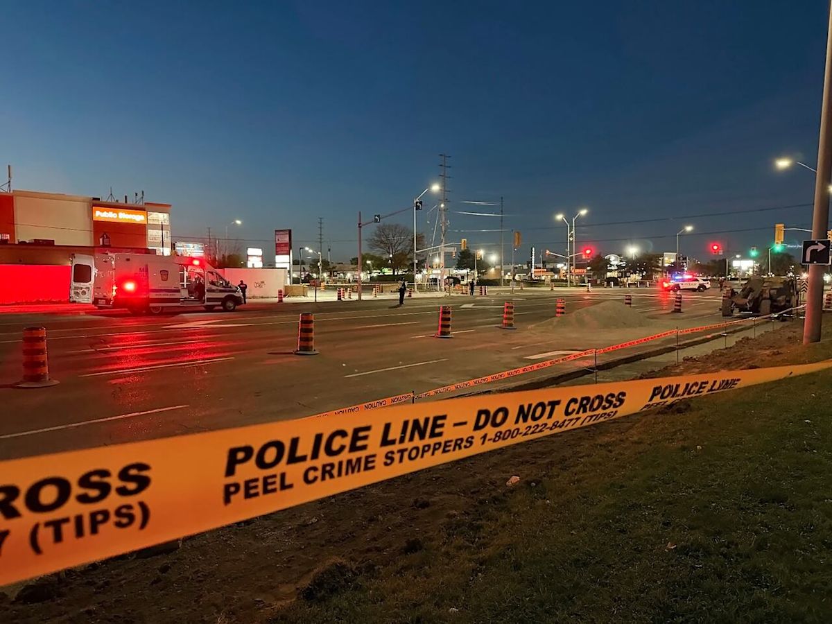 Pedestrian dead after being struck by pickup truck in hit and run in Mississauga, police say