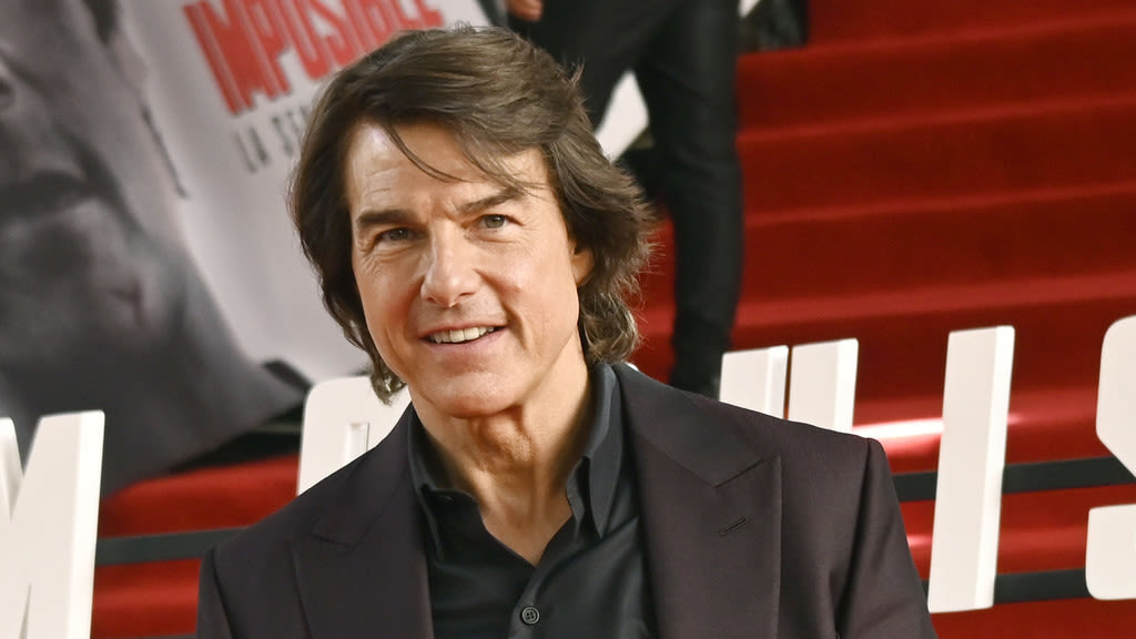 Tom Cruise was 'schooled' on football by Taylor Swift at NFL game