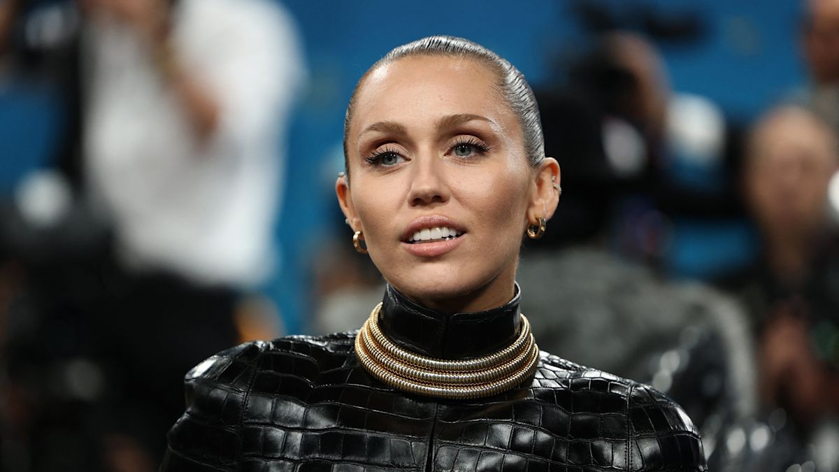 Pop Star Rebukes Dad With Plan to Change Her Famous Name