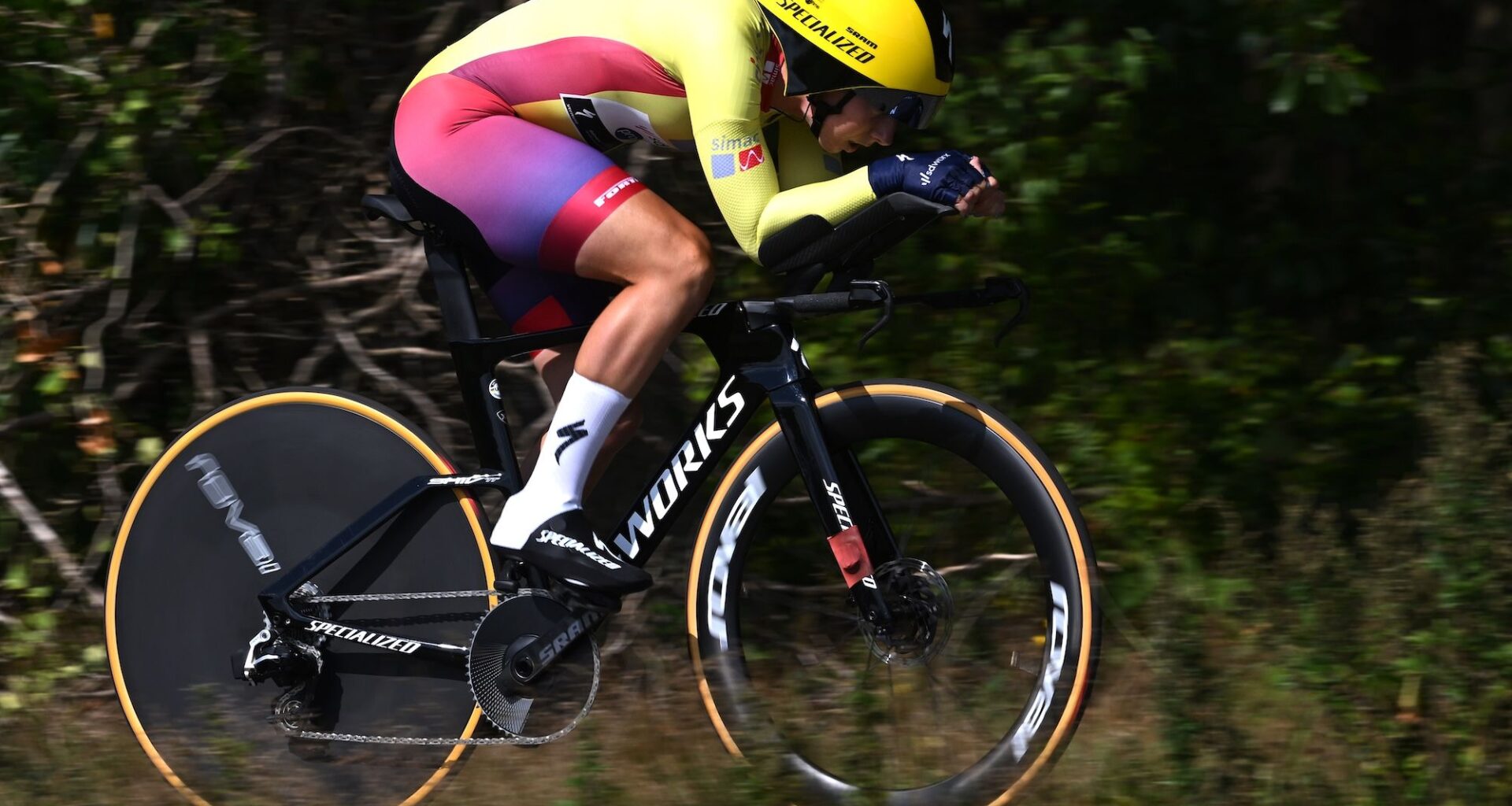 Eneco Tour integrates women's and men's races, alternating starts in prologue