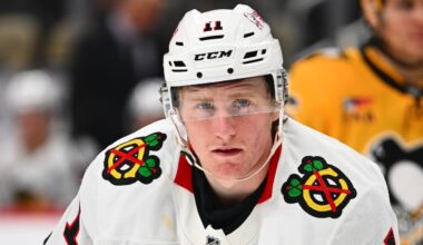 Moore signs 5-year, $21.25 million contract with Blackhawks
