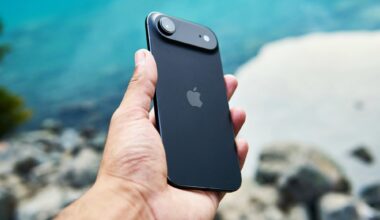 Two iPhones, one number: Apple makes using multiple iPhones seamless