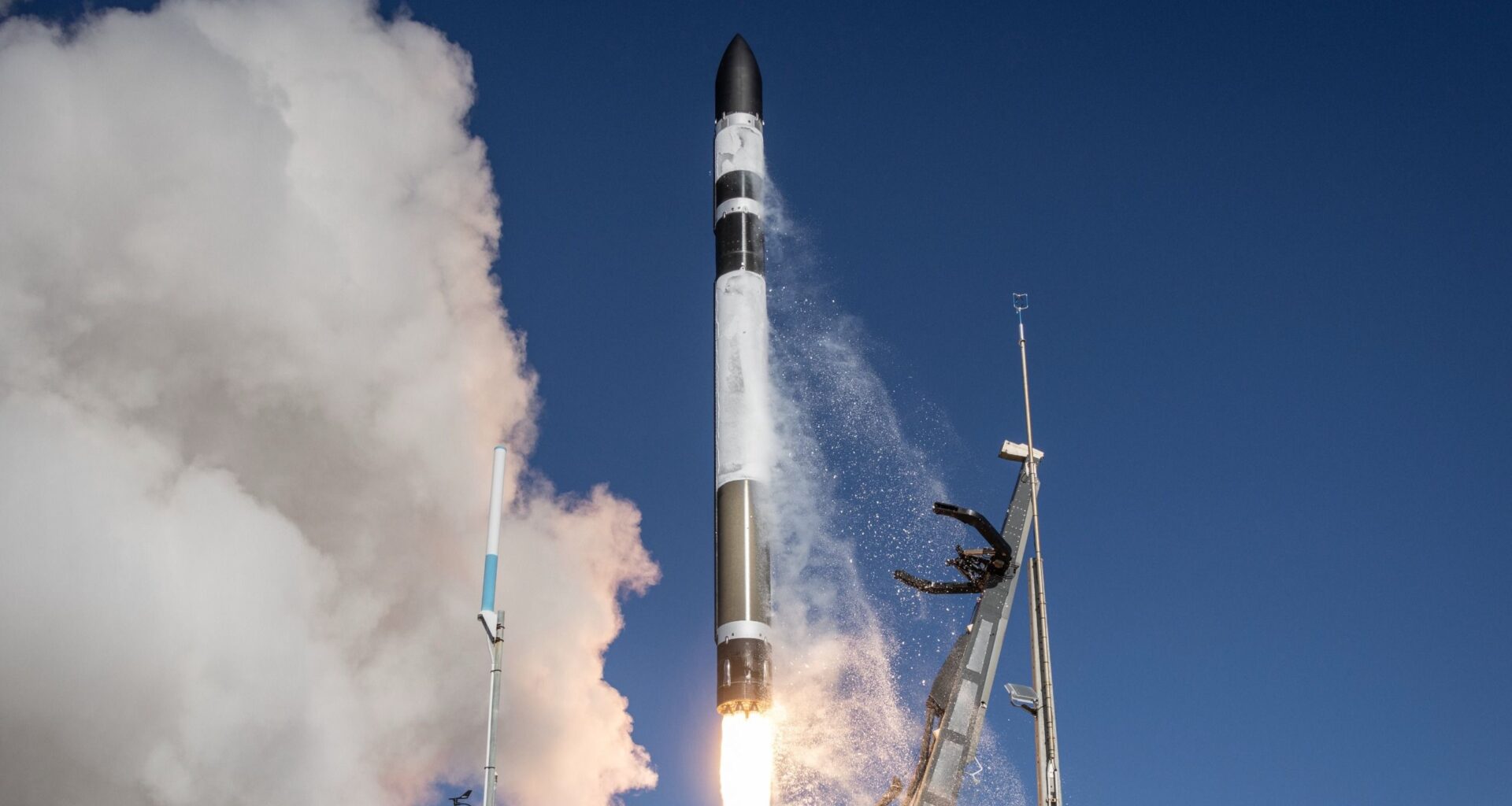 Rocket Lab launches mystery satellite to orbit for secret customer (photo)
