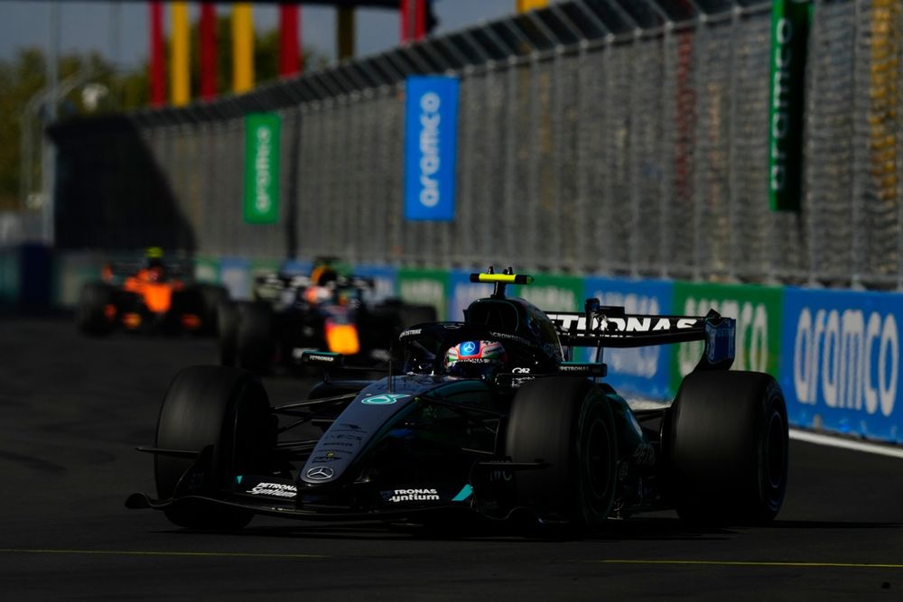 Norris got stuck behind Antonelli and Verstappen after stopping under green flag conditions