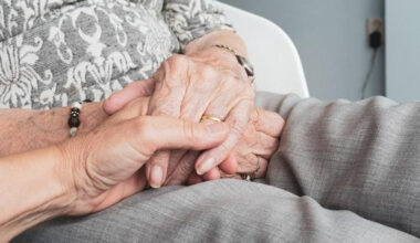 Major trial of Roche Alzheimer's drug kicks off in Europe