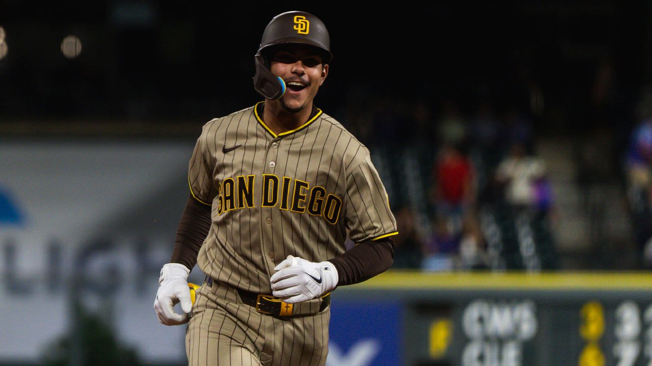 Padres' Salas becomes youngest catcher with multi-homer game