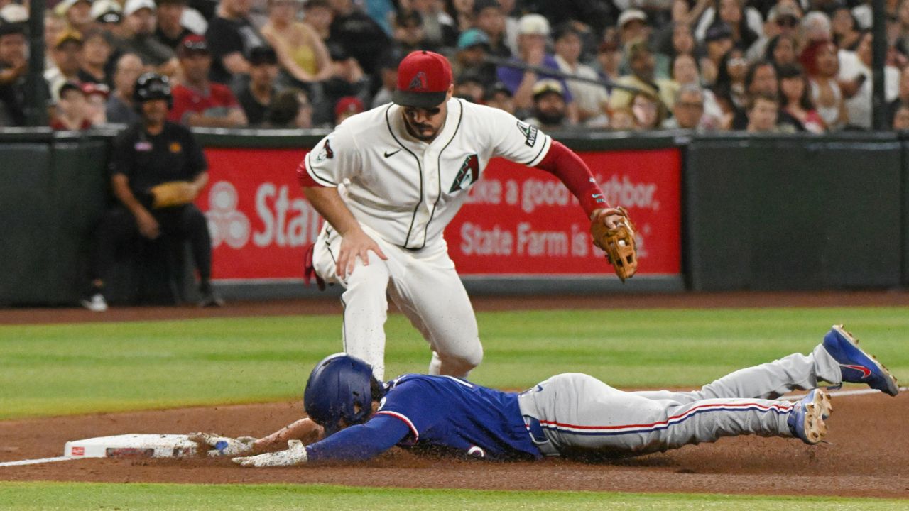 Rangers hold off Diamondbacks, Canada's Quantrill gets win